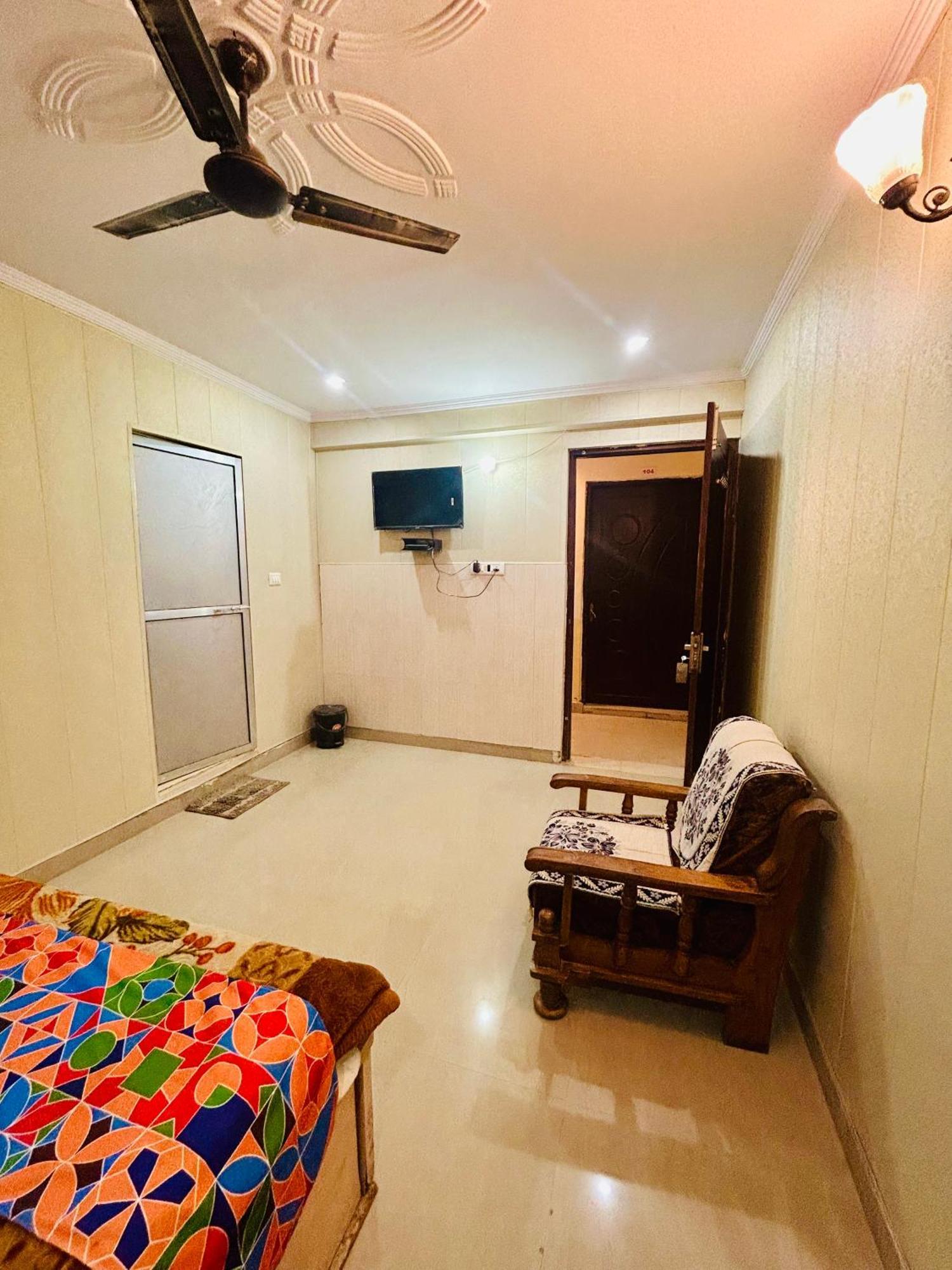 Sainik Guest House 500Mtr From Medanta Hospital Lucknow Bagian luar foto