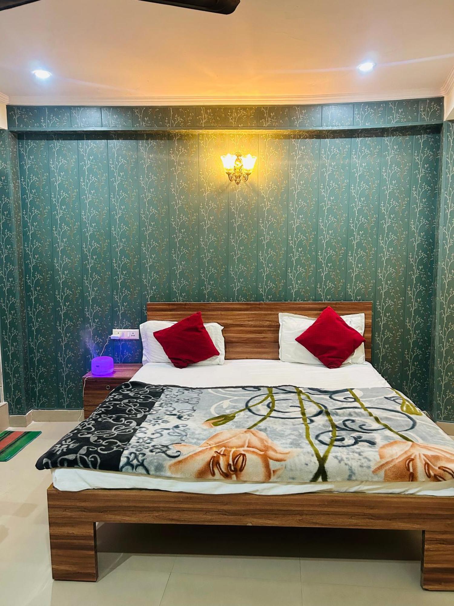 Sainik Guest House 500Mtr From Medanta Hospital Lucknow Bagian luar foto